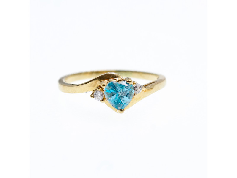 

Золотое кольцо с голубым и белым топазом Сердце Натуральный Sky Jewelry 002668