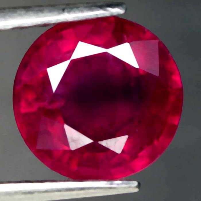 

2.52Ct Натуральный насыщенный красный рубин 7.9мм (круг) Е14911