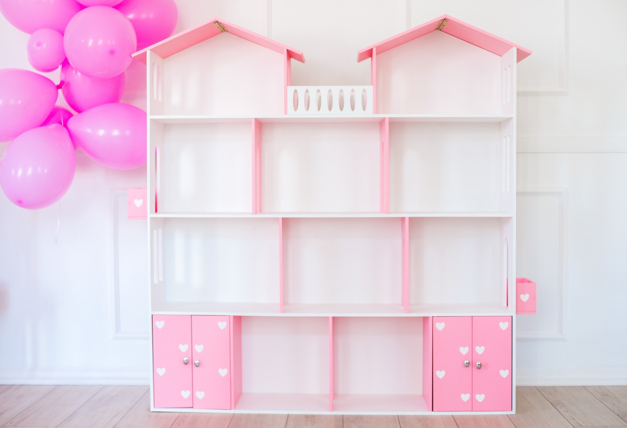 

Кукольный Домик KiddyRoom 4 этажа Розовый с Белым