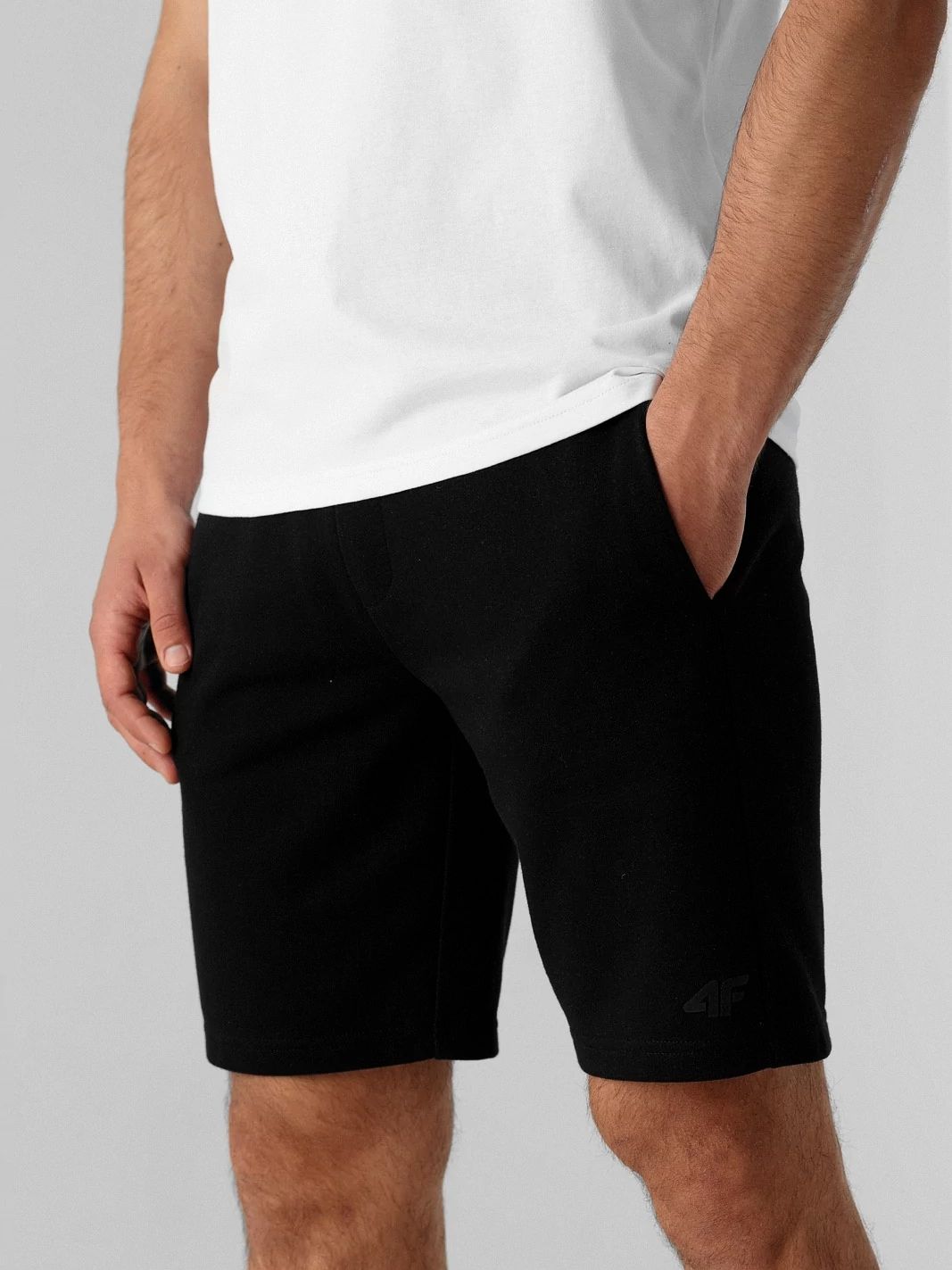 

Спортивные шорты 4F NOSH4-SKMD350-20S  Черные, Спортивные шорты 4F NOSH4-SKMD350-20S S Черные