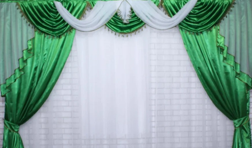 

Комплект штор с ламбрекеном из атласа, цвет зеленый с белым