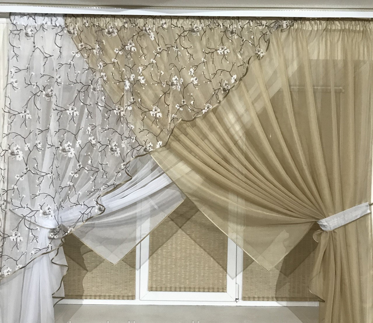 

Комплект штор Chtextil сакура бежевого цвета