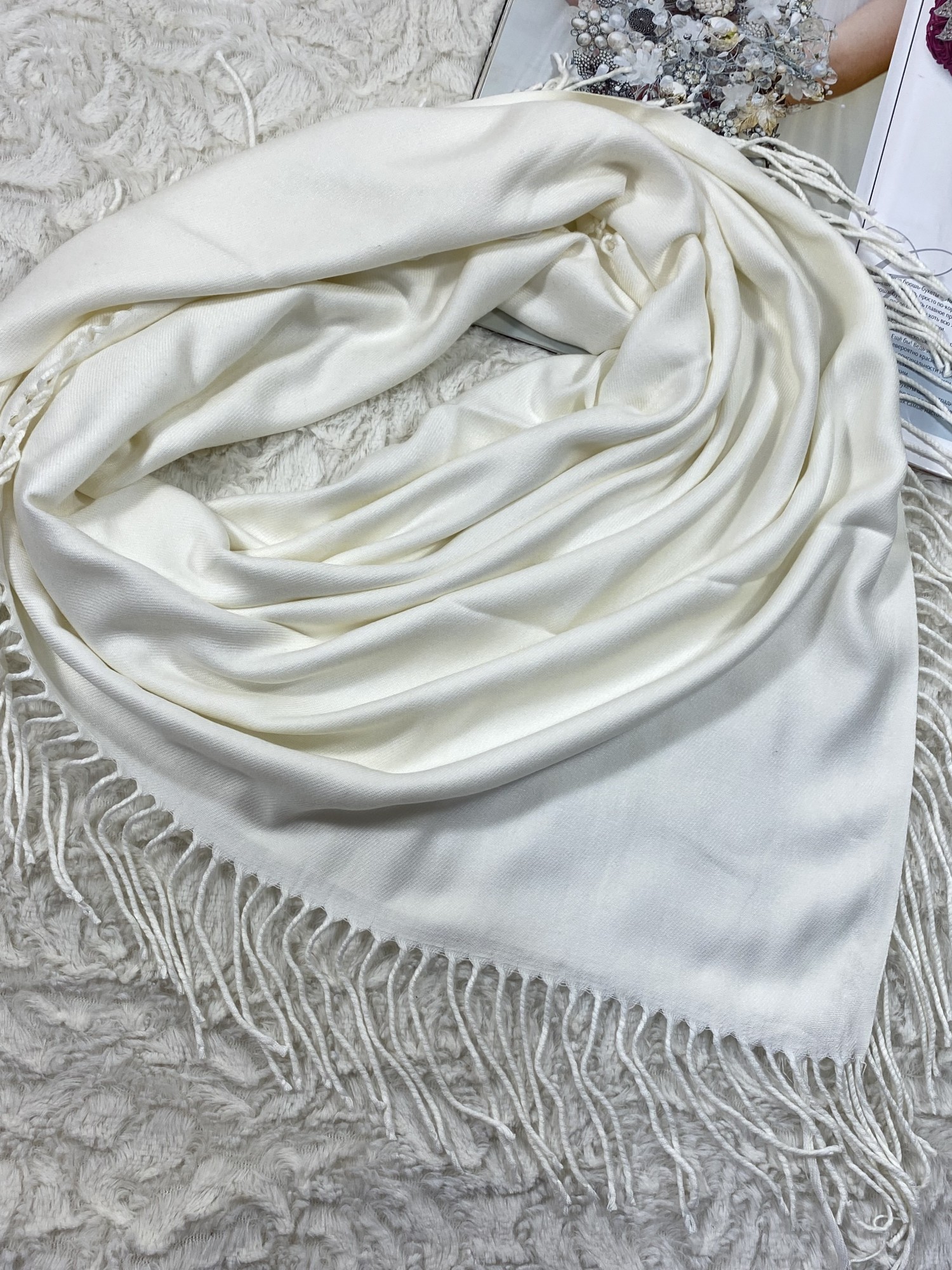 

Платок SHARE 95*95 см женский кашемировый однотонный белый с бахромой