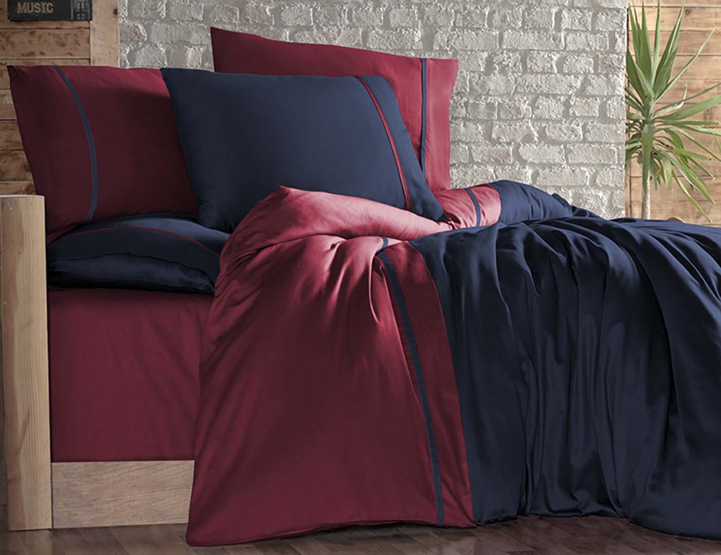 

Постільна білизна First Choice Cotton Satin 200 х 220 см Duet Style Navy Blue-Dark Red