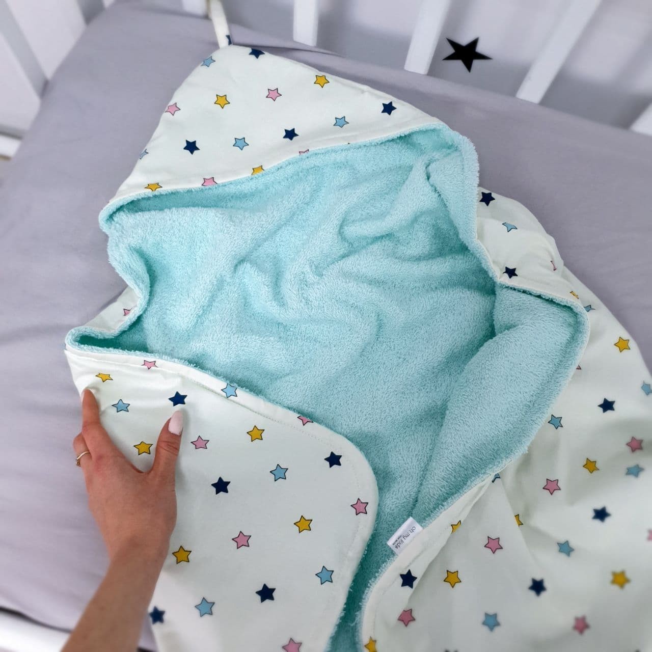 

Банное махровое полотенце-уголок для новорожденных 100х100 см ""Bright stars" мятный