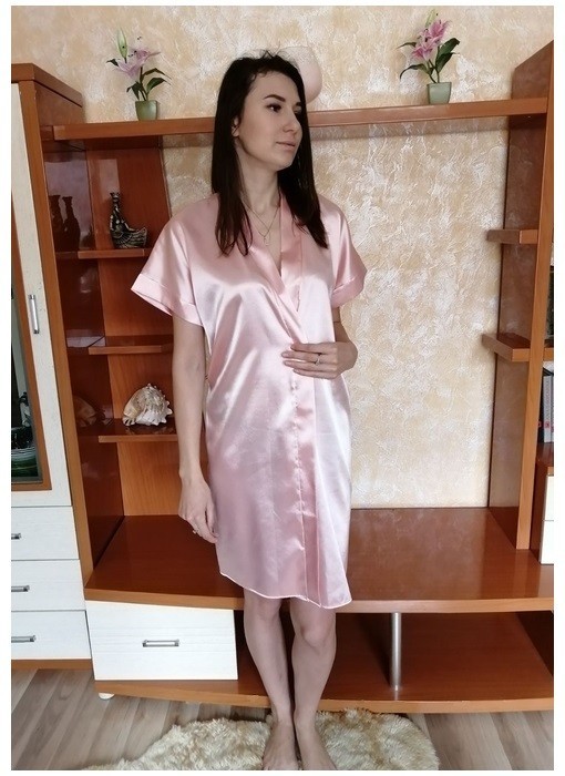 

Атласный Домашний Халат с Коротким Рукавом FLEUR Lingerie Однотонный Мини 42 (XL) Пудра ( P 42110)