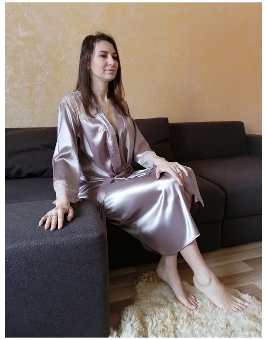 

Атласный Домашний Халат с Кружевом FLEUR Lingerie Однотонный Миди с Поясом 46 (3XL) Мокко ( P 42112)
