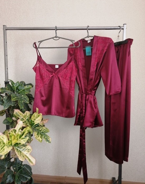 

Женская Пижама Домашний Комплект Тройка FLEUR Lingerie Брюки Майка Халат Бордовый 44 (XXL) (P 2358)