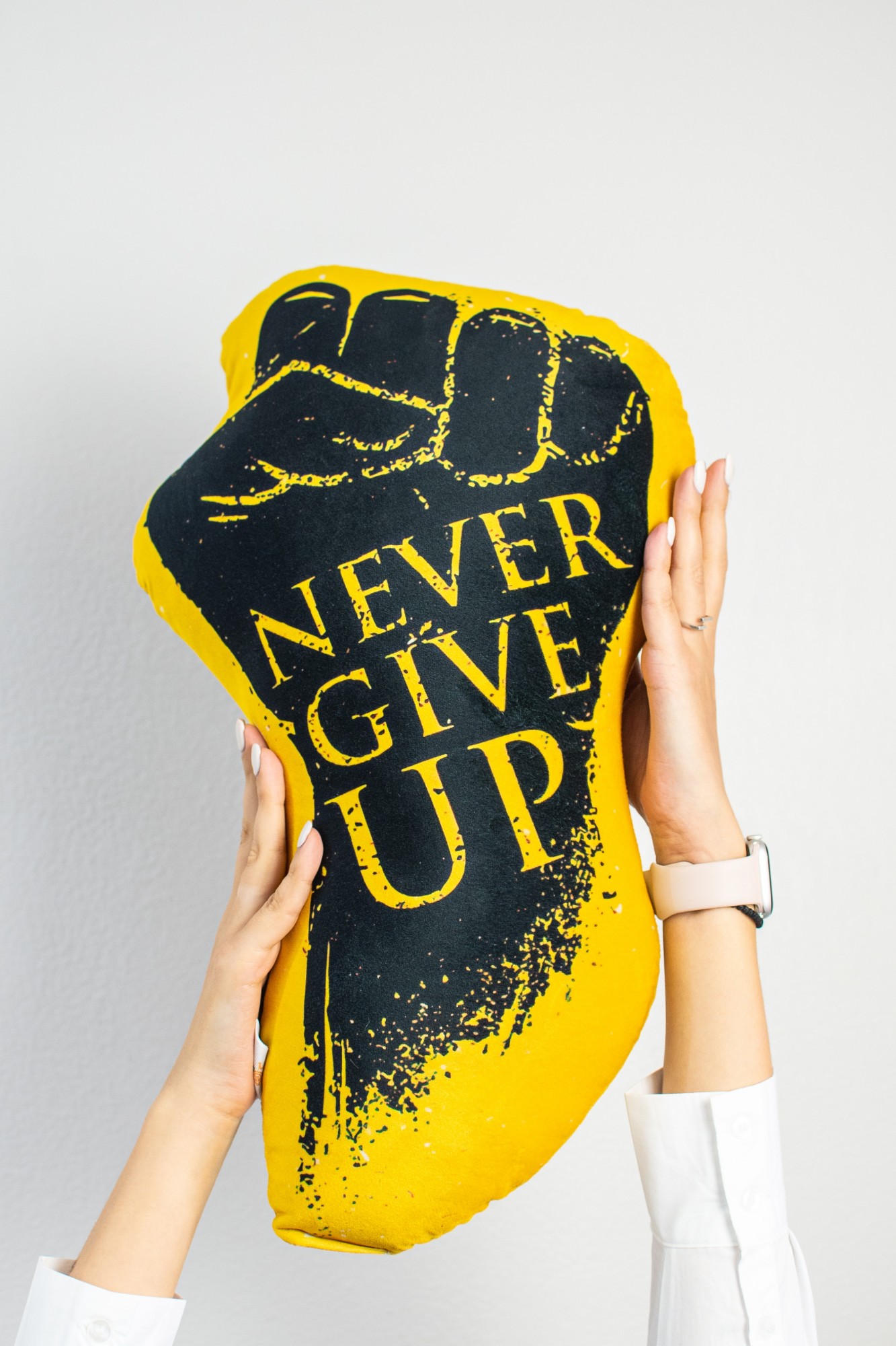

Декоративная подушка IPQ двухсторонняя "Never Give Up" 65 см