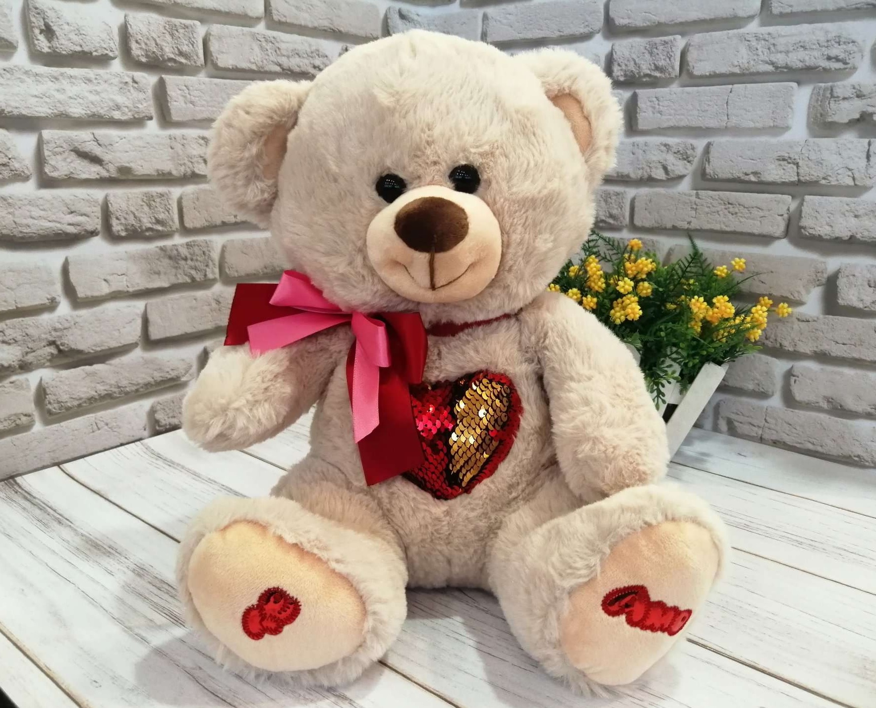 

Мягкая игрушка мишка с сердцем в пайетках 34см B1015