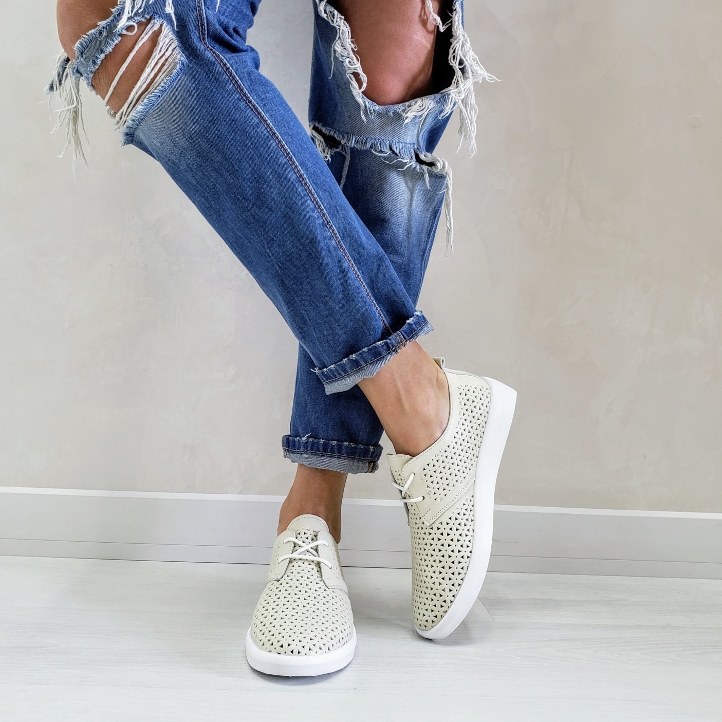 

Кожаные кеды c перфорацией PADUCHINI FLOWER 39 25,5 см. Слоновая кость