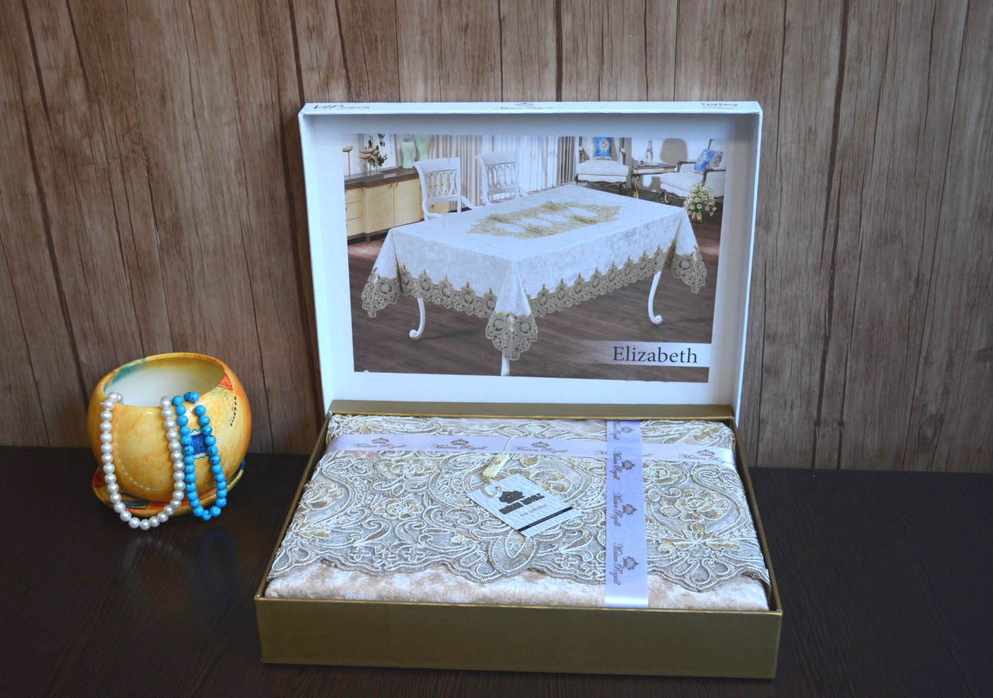 

Велюрова скатертина з мереживом Maison 160x220 Elizabeth - Капучіно -