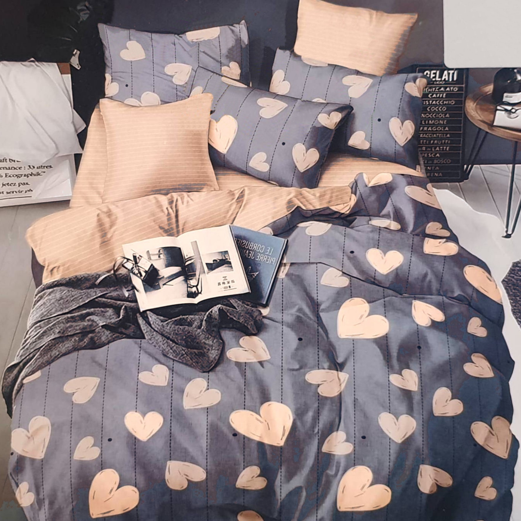 

Комплект постельного белья Королева Ночи Бязь 175х215 Двуспальный Сердца на сером в полоску 682