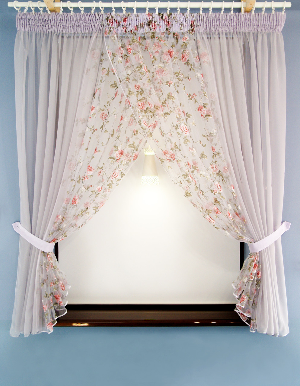 

Цветочная штора в кухню на подхватах BUGFY светлый сиренево-пепельный А.003.04.18