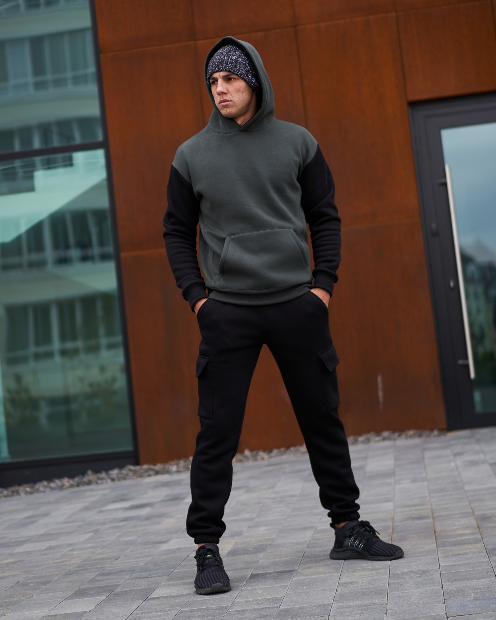 

Спортивный костюм зимний GR8 active wear модель 308w3-черно-зеленый размер 3XL