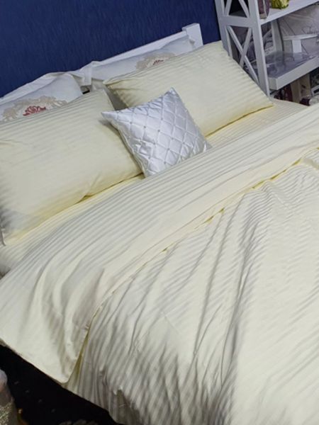 

Комплект постільної білизни Комфорт-Текстиль із преміум страйп-сатину сімейний на резинці айворі