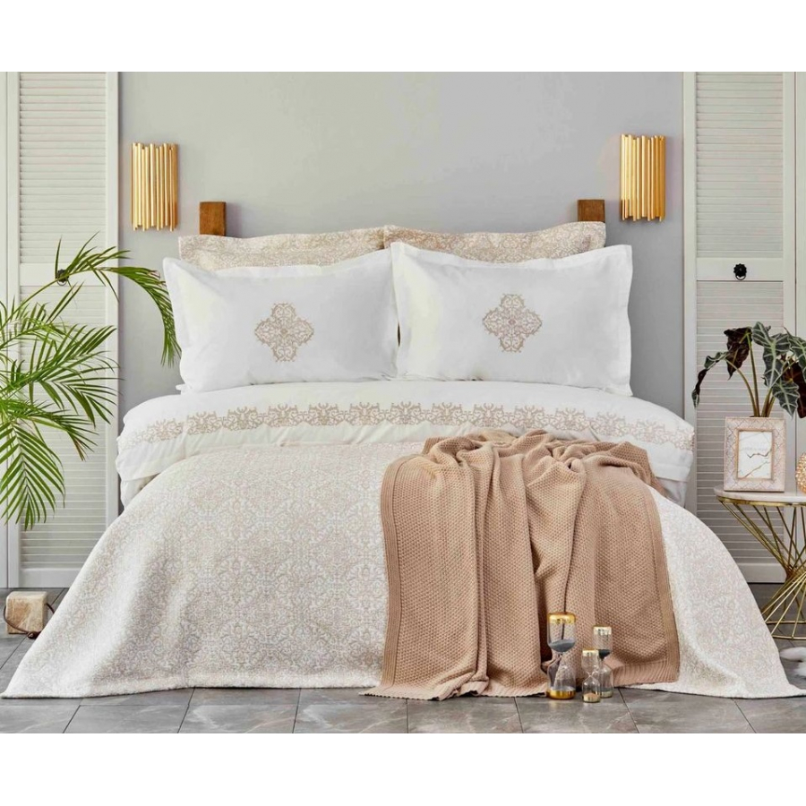 

Набор постельное белье с покрывалом и пледом Karaca Home Privat Celine gold Евро (с покрывалом 250х260 см и пледом 200х220 см) турция, хлопок, акрил, полиэстер