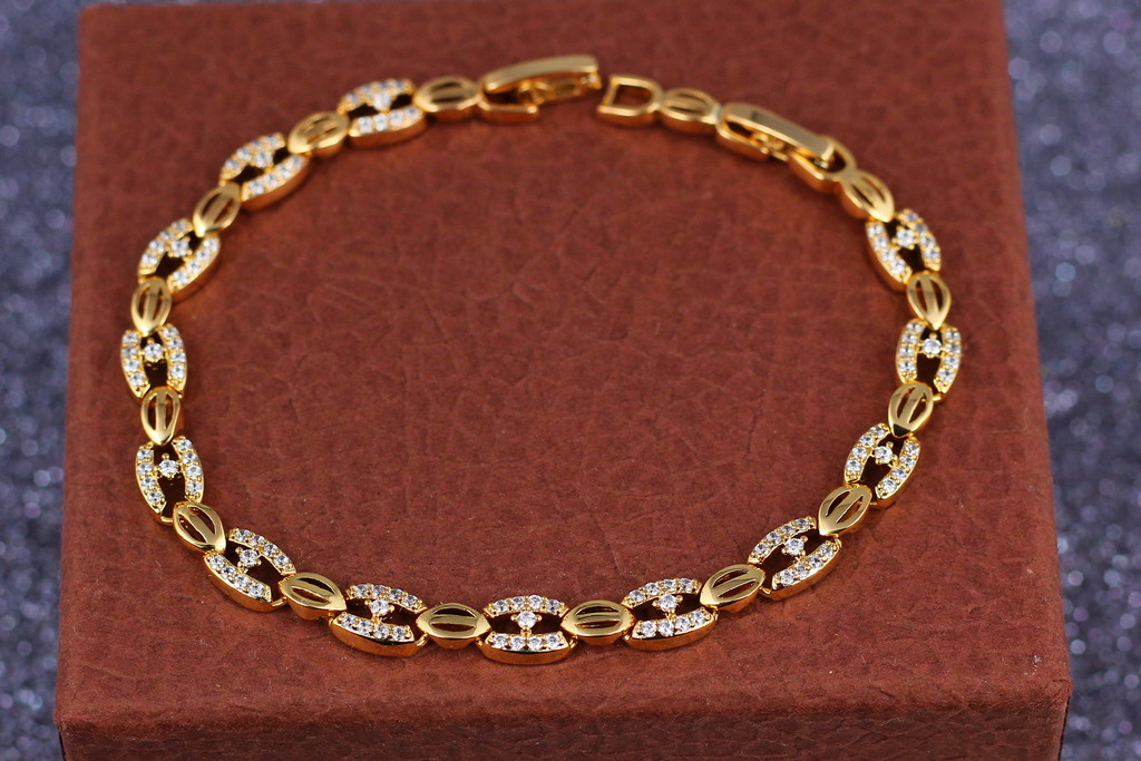 

Браслет Xuping Jewelry большие и маленькие овалы с камнем внутри 19 см 6 мм золотистый
