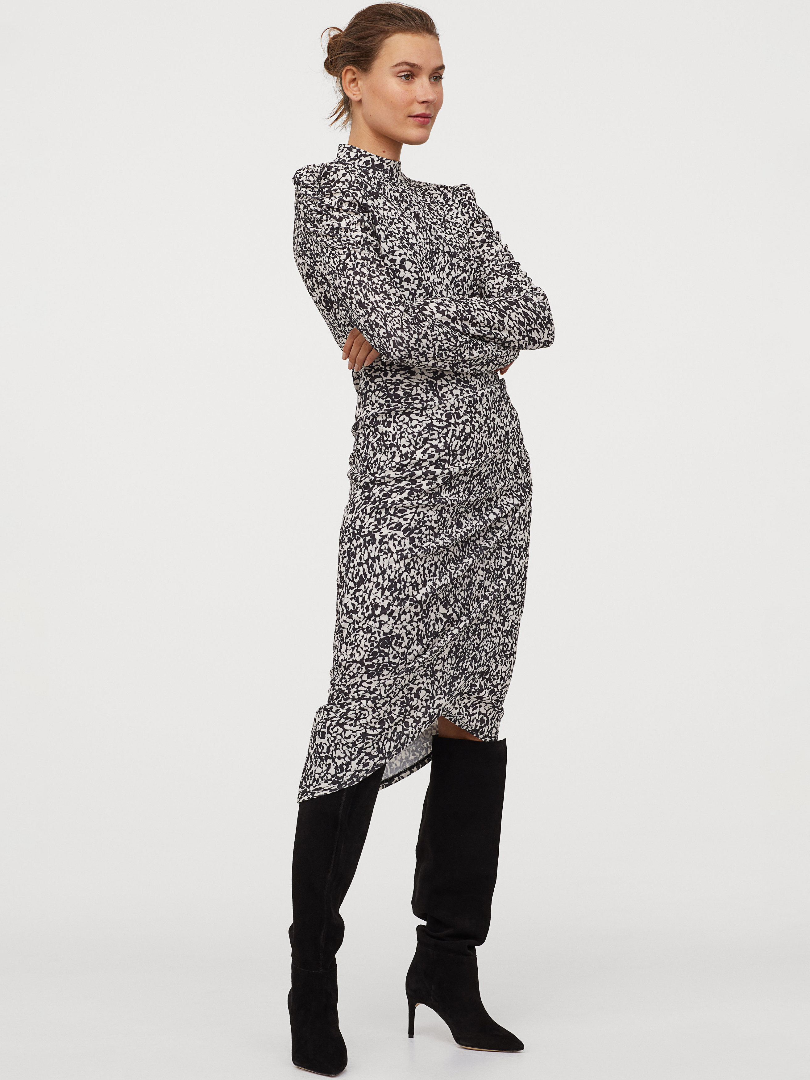 

Платье H&M 0861569-1 L Черный_рисунок