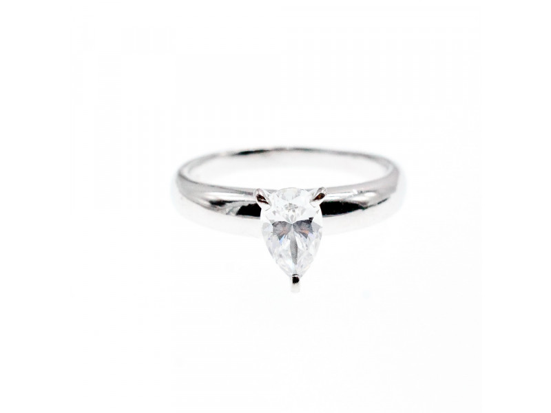 

Серебряное кольцо с фианитом Капля Sky Jewelry 003002