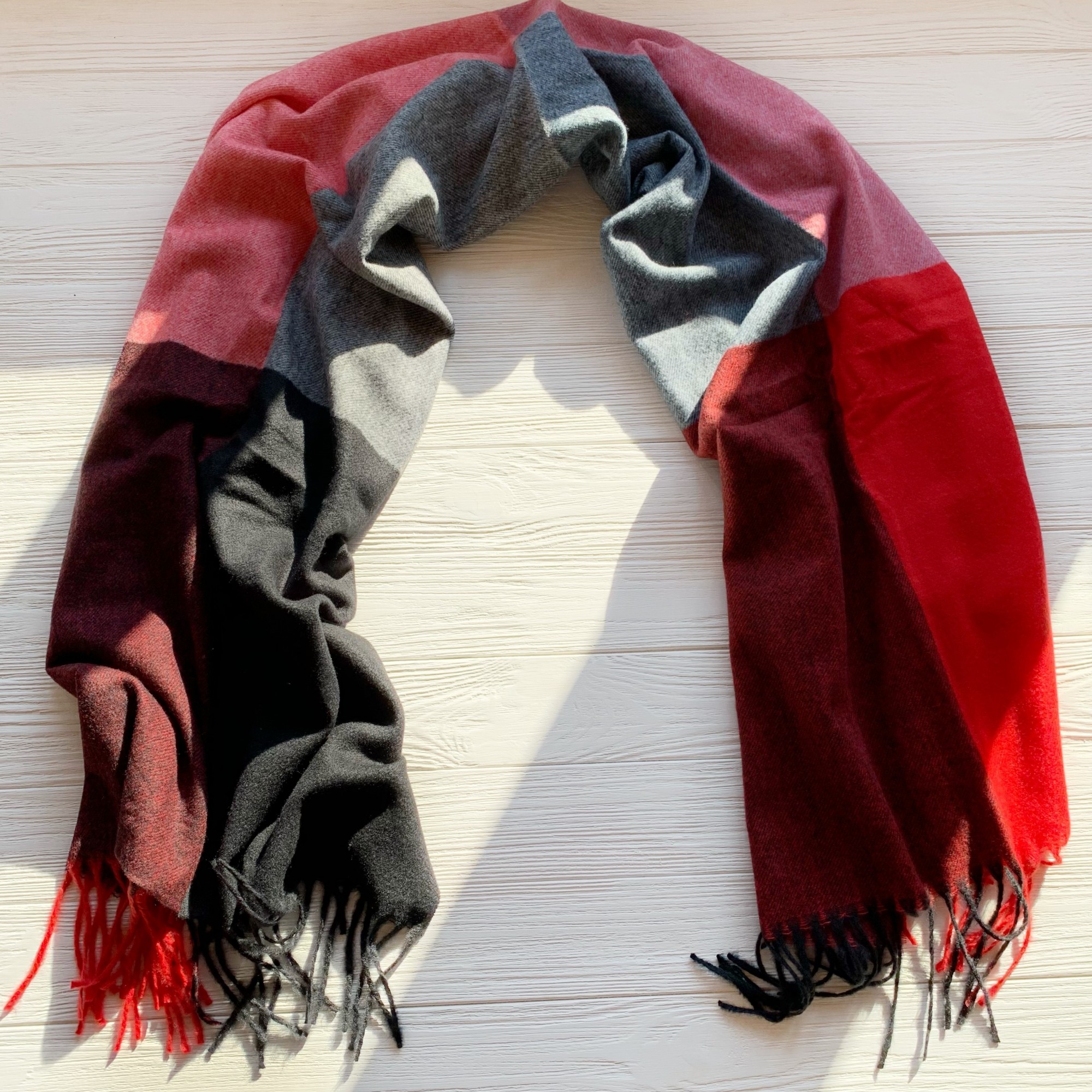 

Женский кашемировый шарф в клетку Bruno Rossi 180 см на 70 см красный SZ-418-5