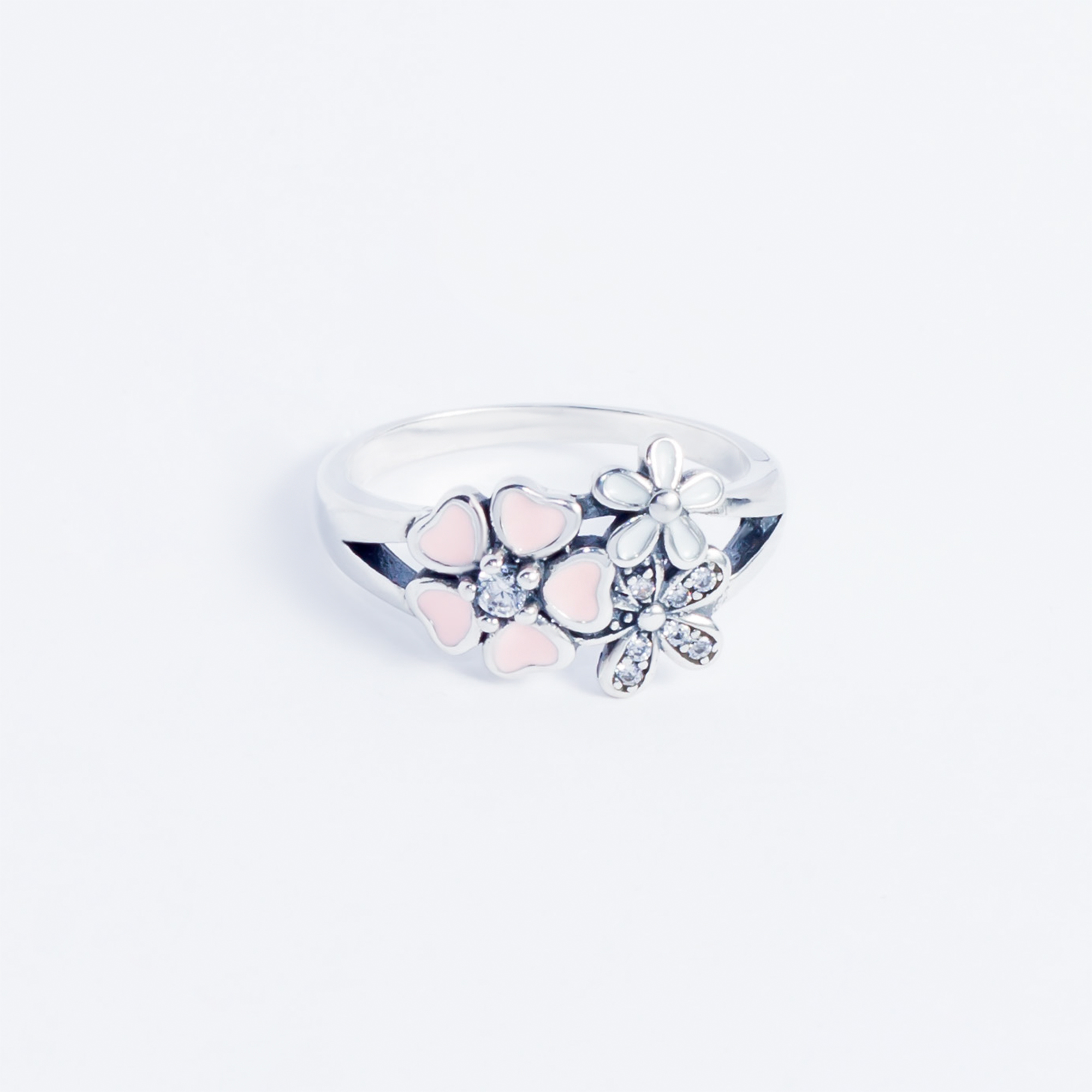 

Каблучка TOP Silver розмір 15,5 2,27 г