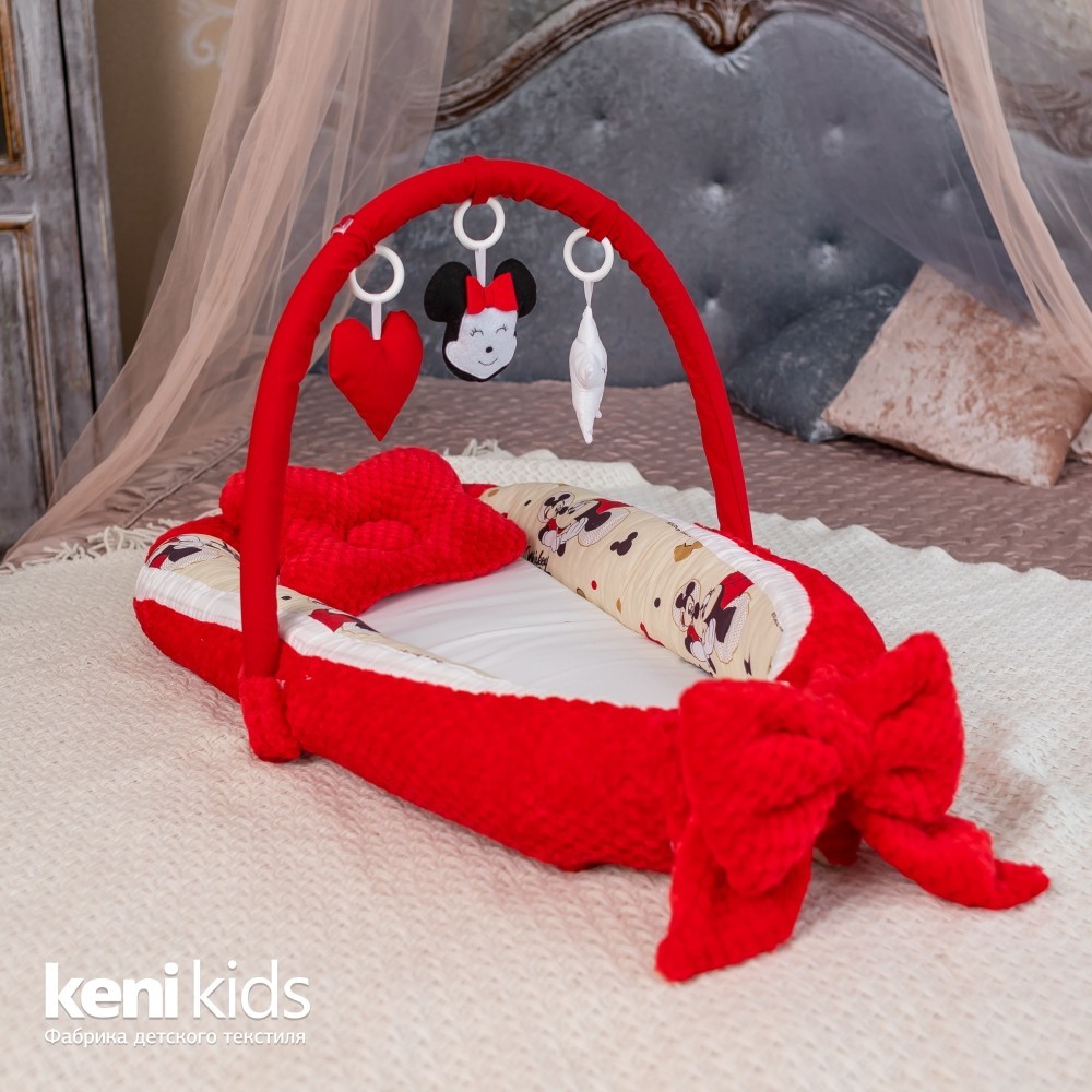 

Кокон-гнёздышко для новорожденных KENI KIDS Микки Маус 100x58 см. Красный + Дуга с игрушками + Съемный матрасик + Ортопедическая Подушка