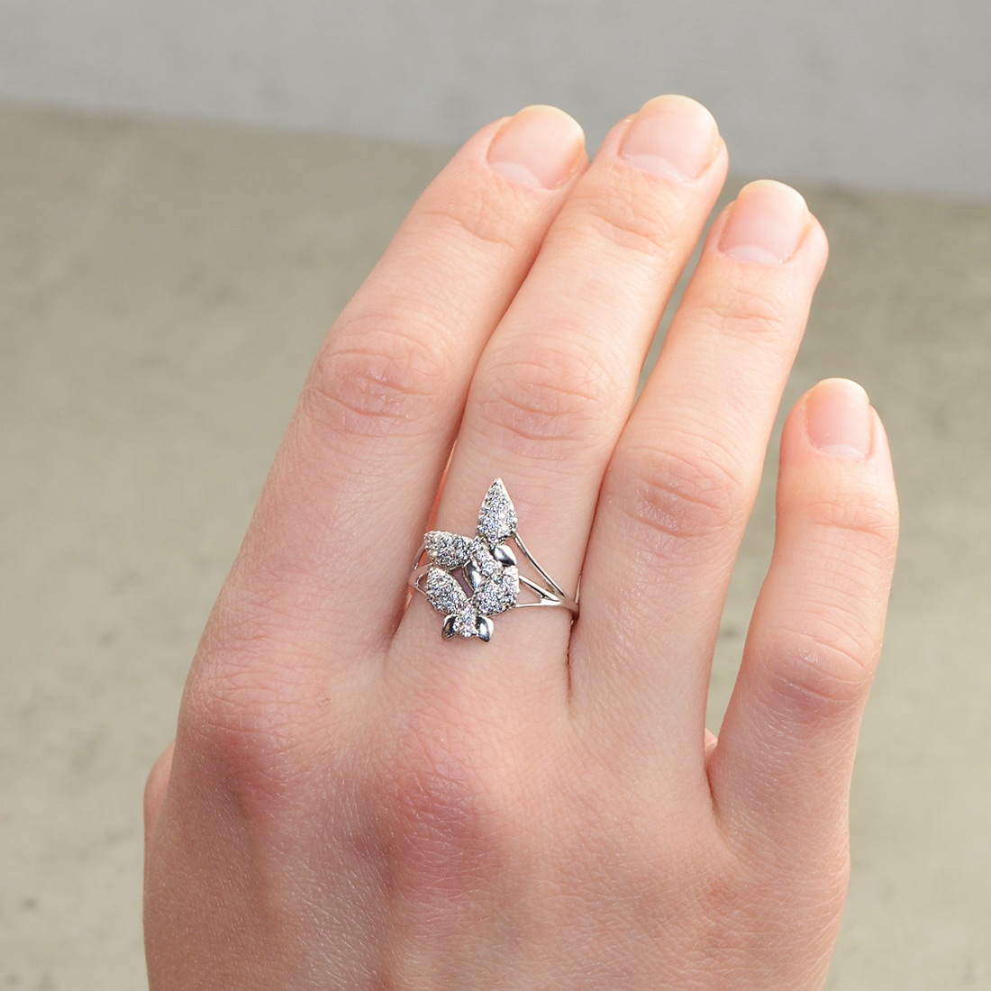 

Серебряное кольцо Бабочки с камнями цирконий 67-kr 18.5