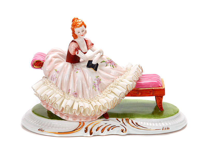 

Фигурка декоративная Elen Замечталась 101-660, 18см