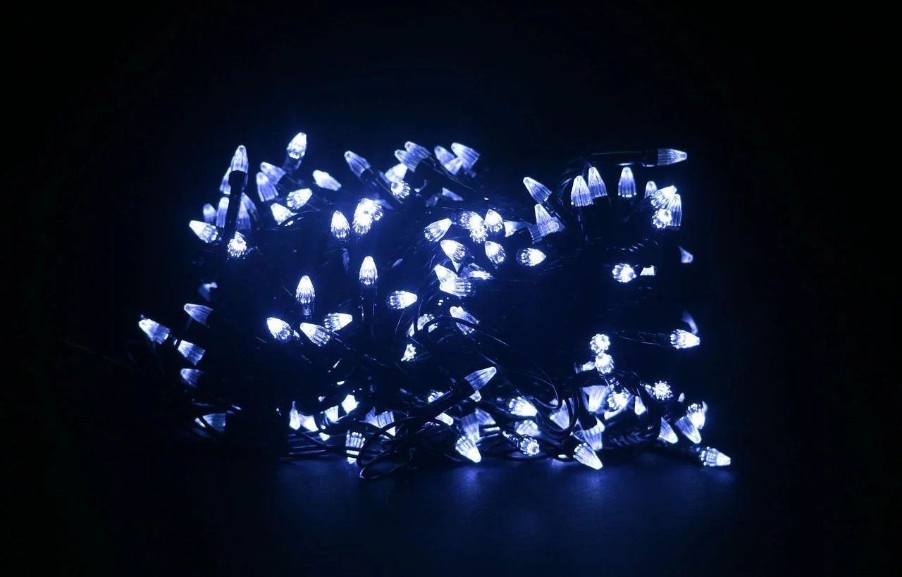

Гирлянда цепь светодиодная классическая 20м 200 LED черный шнур конусные лампочки Холодная белая