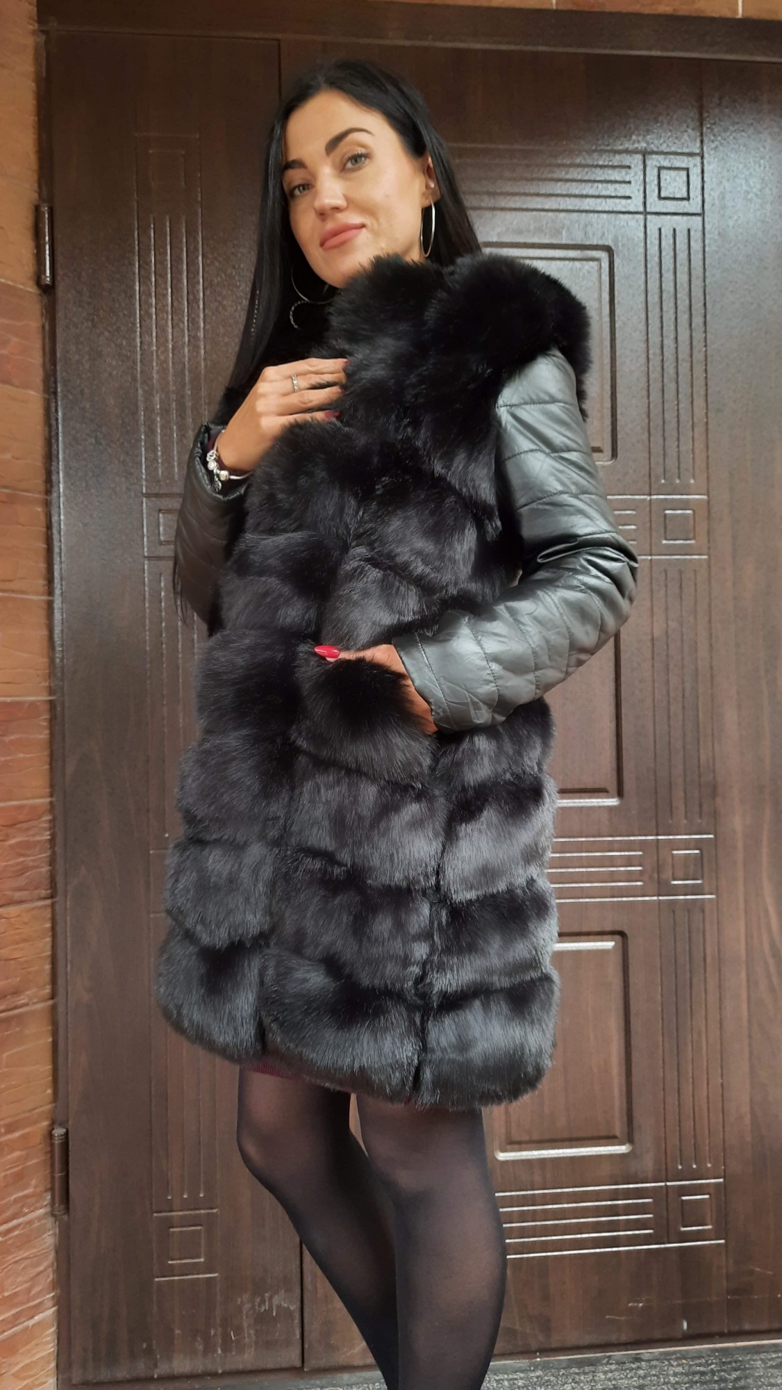 

Длинная меховая жилетка c рукавами из ЭКО кожи Fanpuguizhen Milanka  (S) Чёрная, Длинная меховая жилетка c рукавами из ЭКО кожи Fanpuguizhen Milanka 40 (S) Чёрная