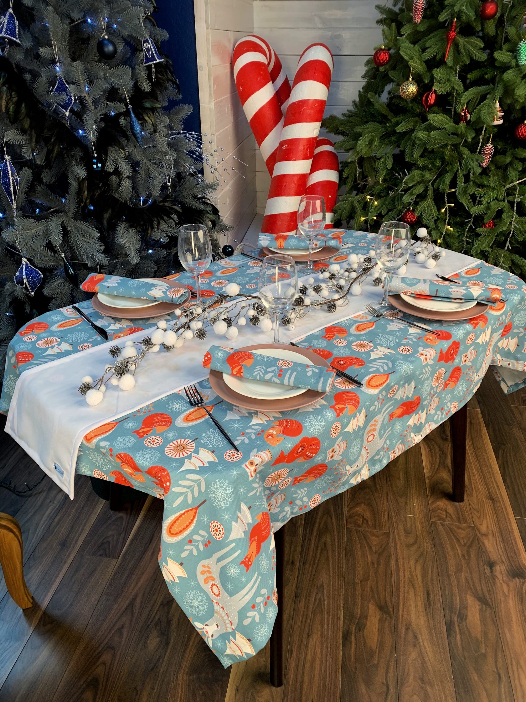 

Скатерть новогодняя "Лесные звери" 260х120 см