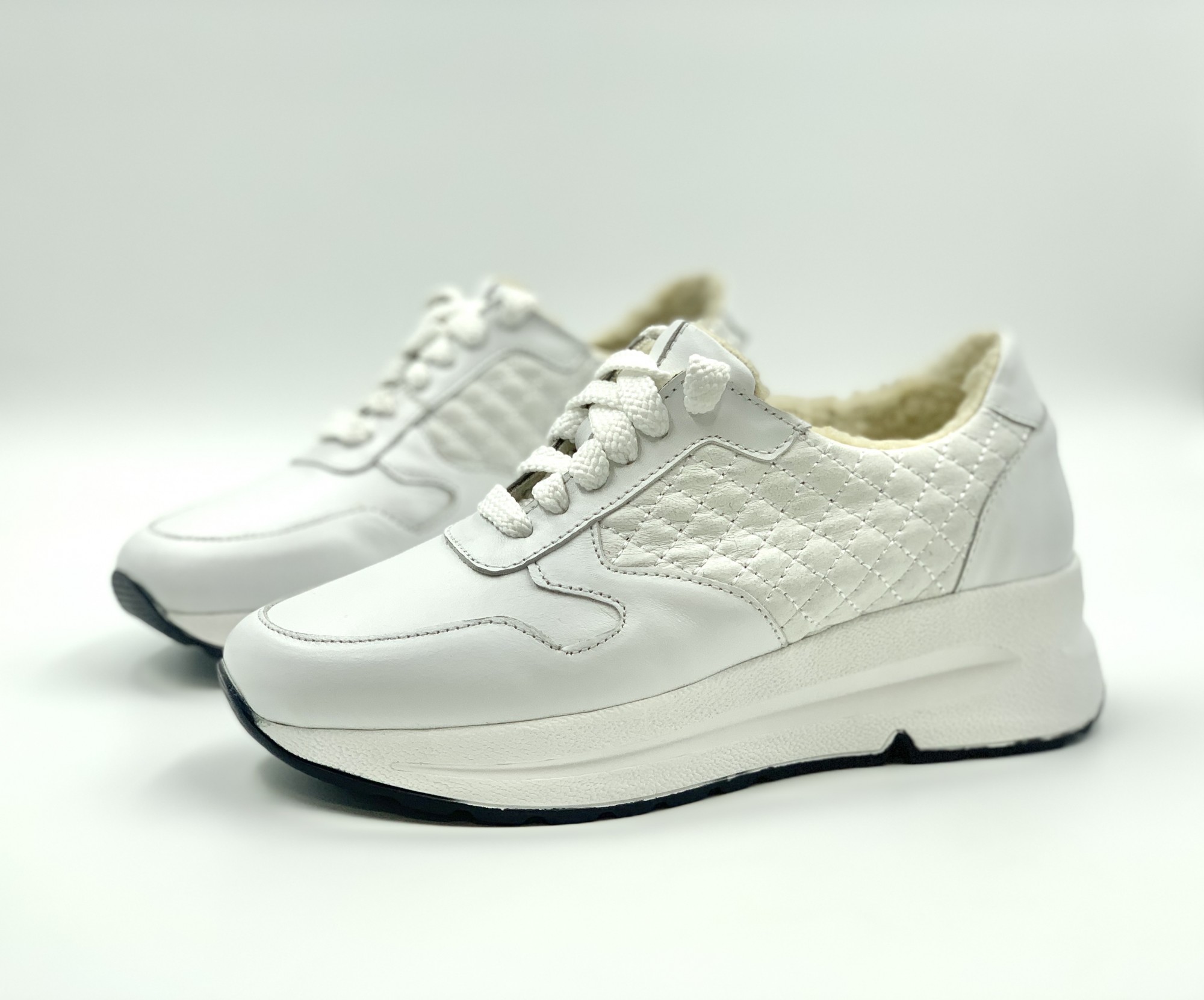 

Кроссовки Lux shoes 38 кремовые