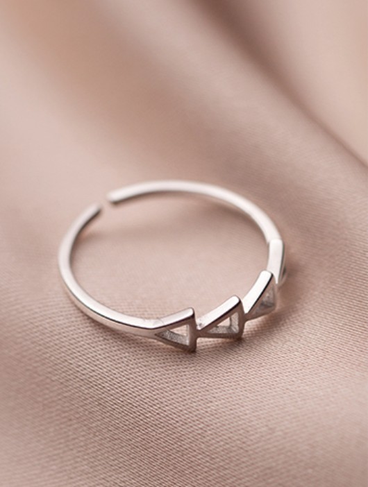 

Серебряное кольцо безразмерное Елочка 4 мм 0017