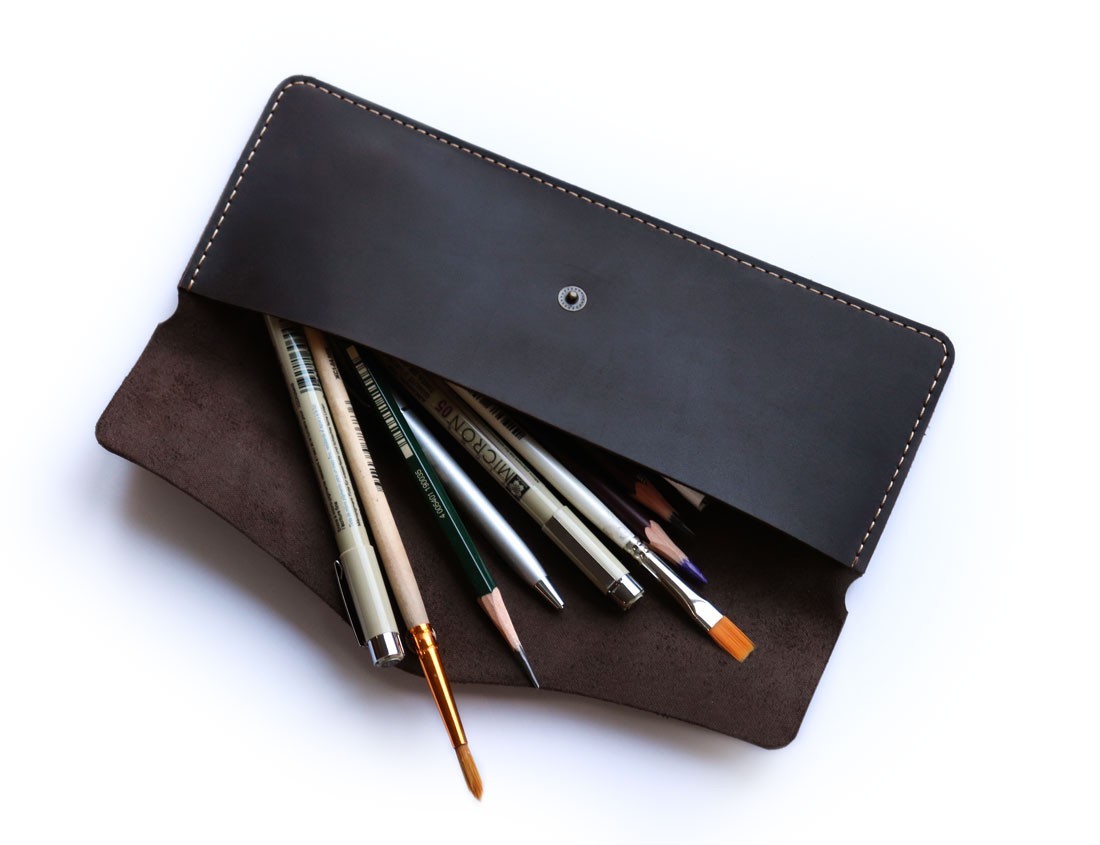 

Пенал для карандашей и канцелярии Mrs. Artin Коричневый