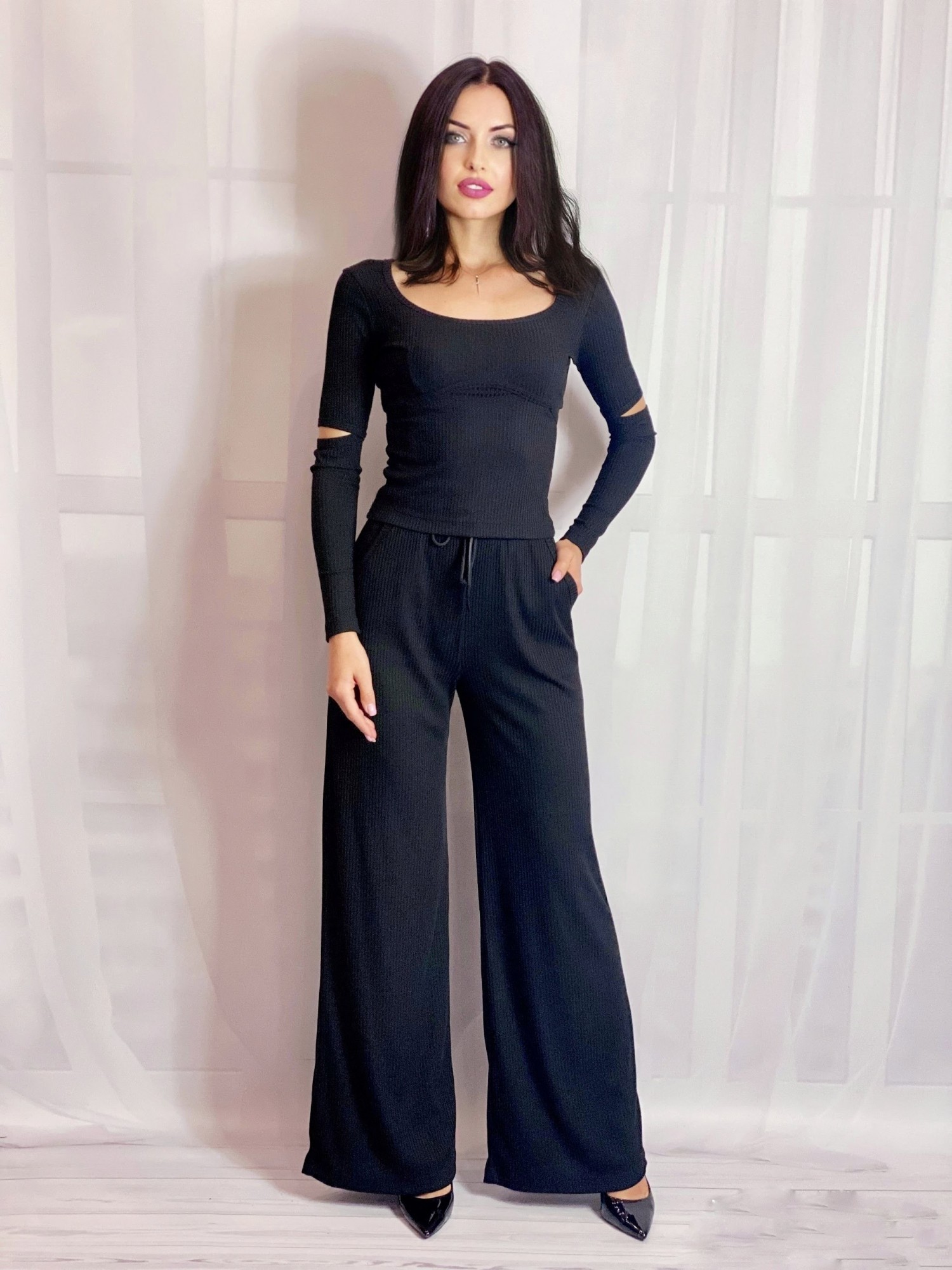 

Женский костюм с кроп топом и широкими брюками из трикотажа рубчик Poliit 7337 черный, Женский костюм с кроп топом и широкими брюками из трикотажа рубчик Poliit 7337 черный 36