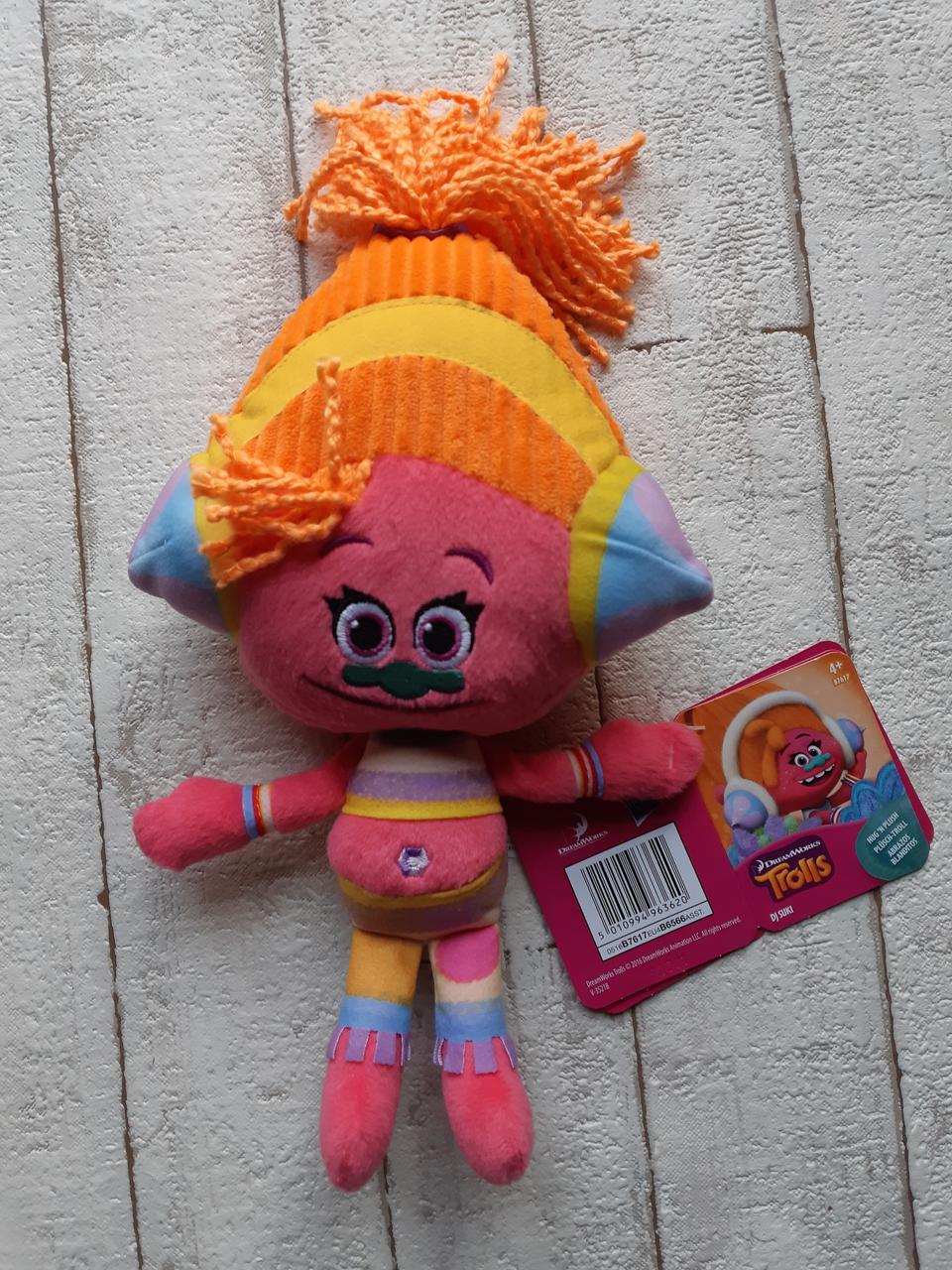 

Мягкая игрушка Hasbro Trolls Плюшевая DJ Suki 30 см B6566 B7617