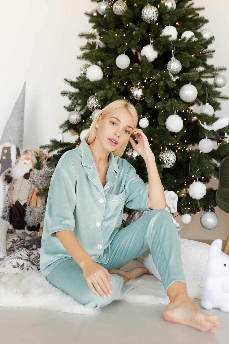 

Пижама, одежда для дома и сна велюровая "Новогодний сон" (рубашка и штаны) цвета мяты, Размер женской одежды 44