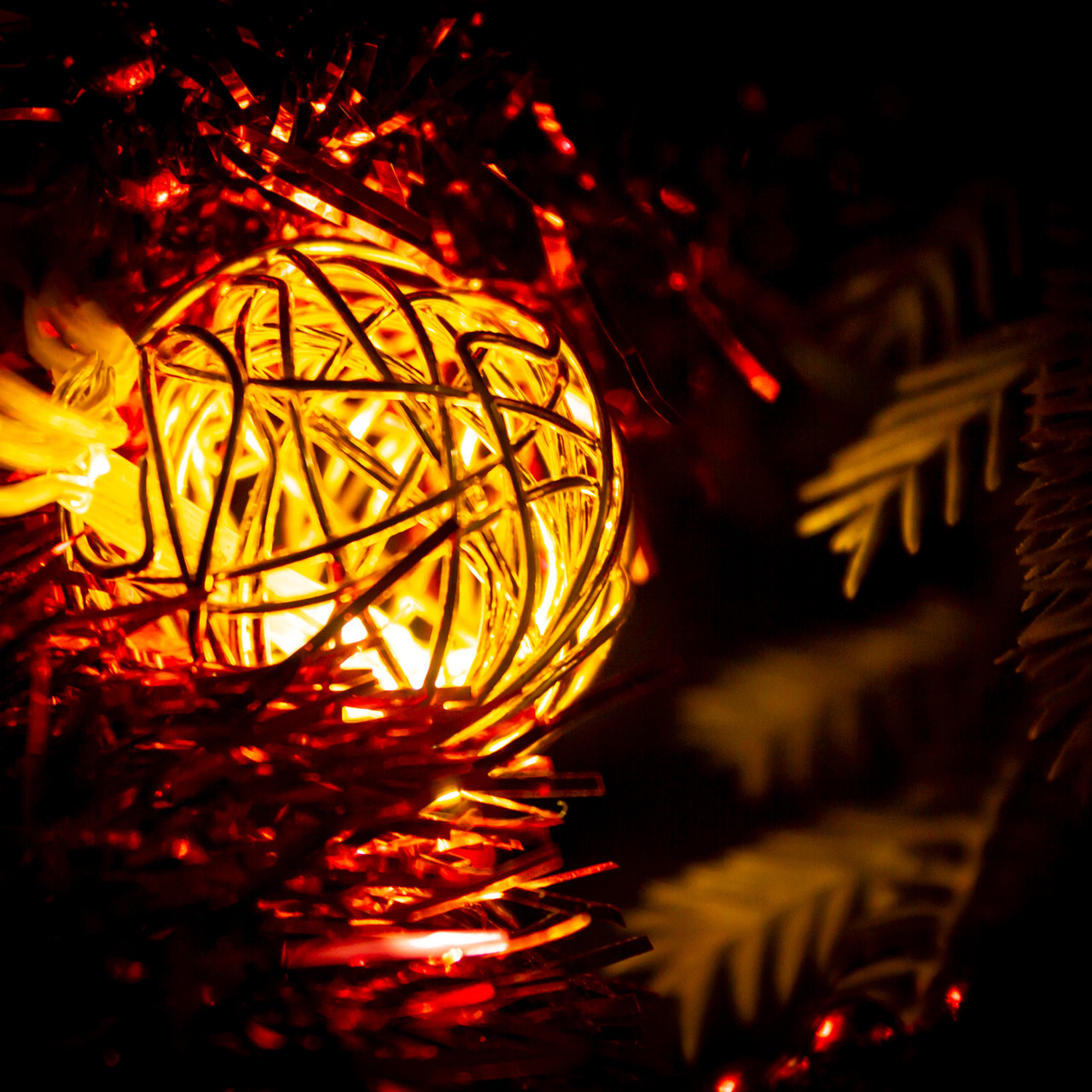 

Декоративная гирлянда Xmas Golden Ball WW-1 2м 10 LED желтая проволочные шарики