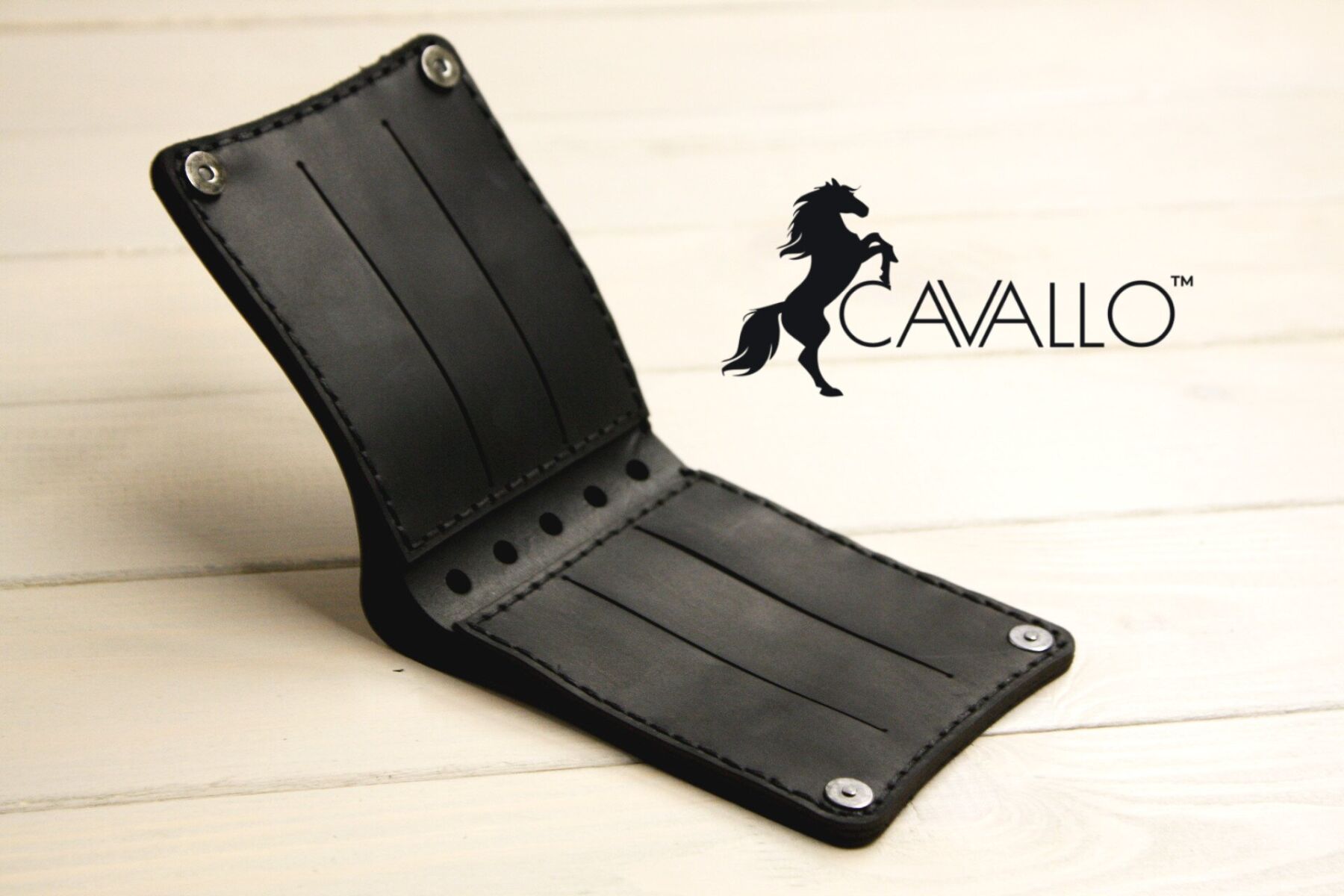 

Мужской компактный кошелек из натуральной кожи без монетницы Cavallo™ Crazy Horse Classic, черный С0007