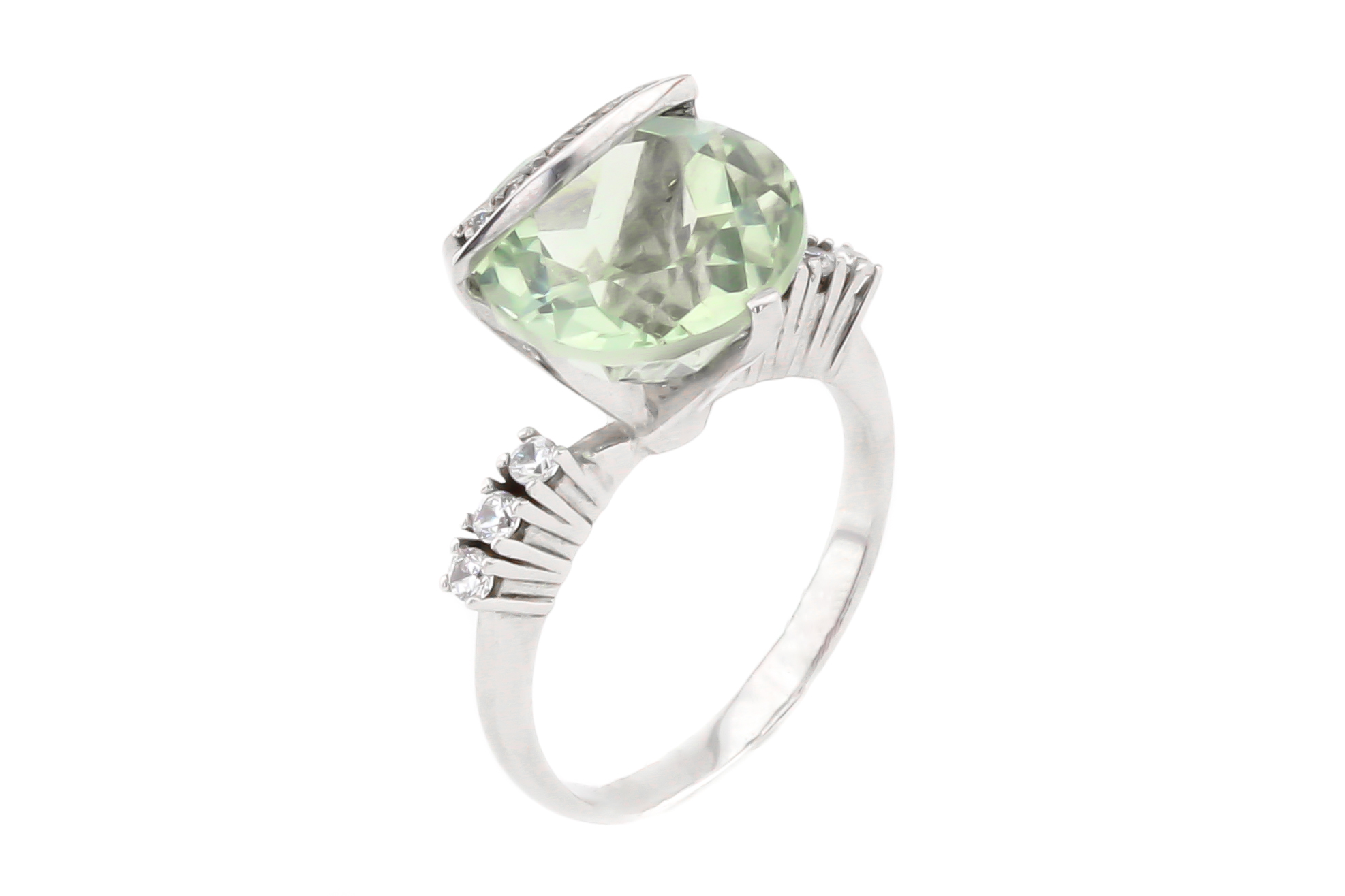 

Серебряное кольцо с зеленым кварцем и фианитами 11816-1 Диамант, 17,5 размер