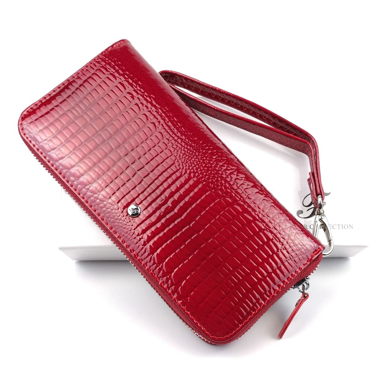 

Кожаный женский лаковый кошелек-клатч на одну молнию Salfeite F-AE38-1-RED красный