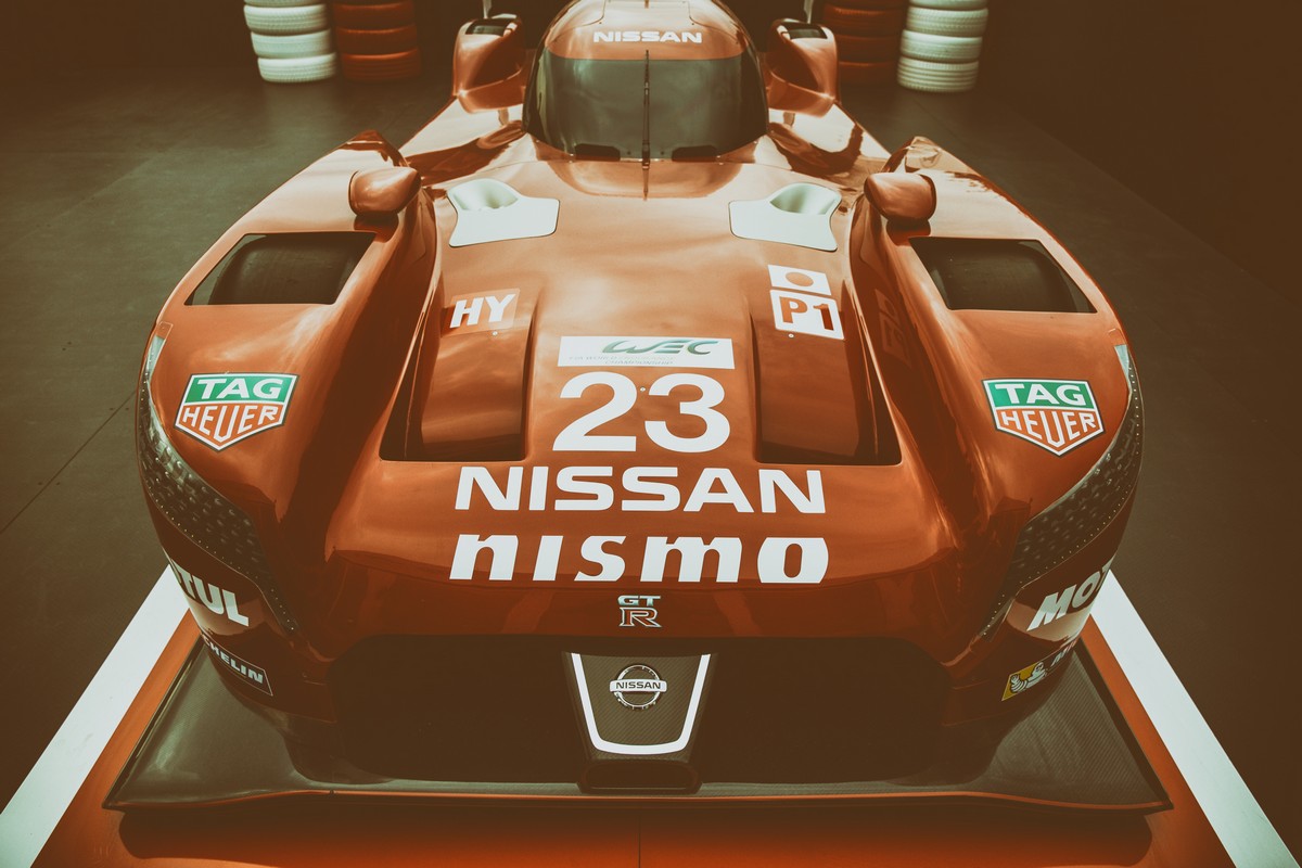 

BeHappy Фотообои: Nissan Cars-00001 Живопись