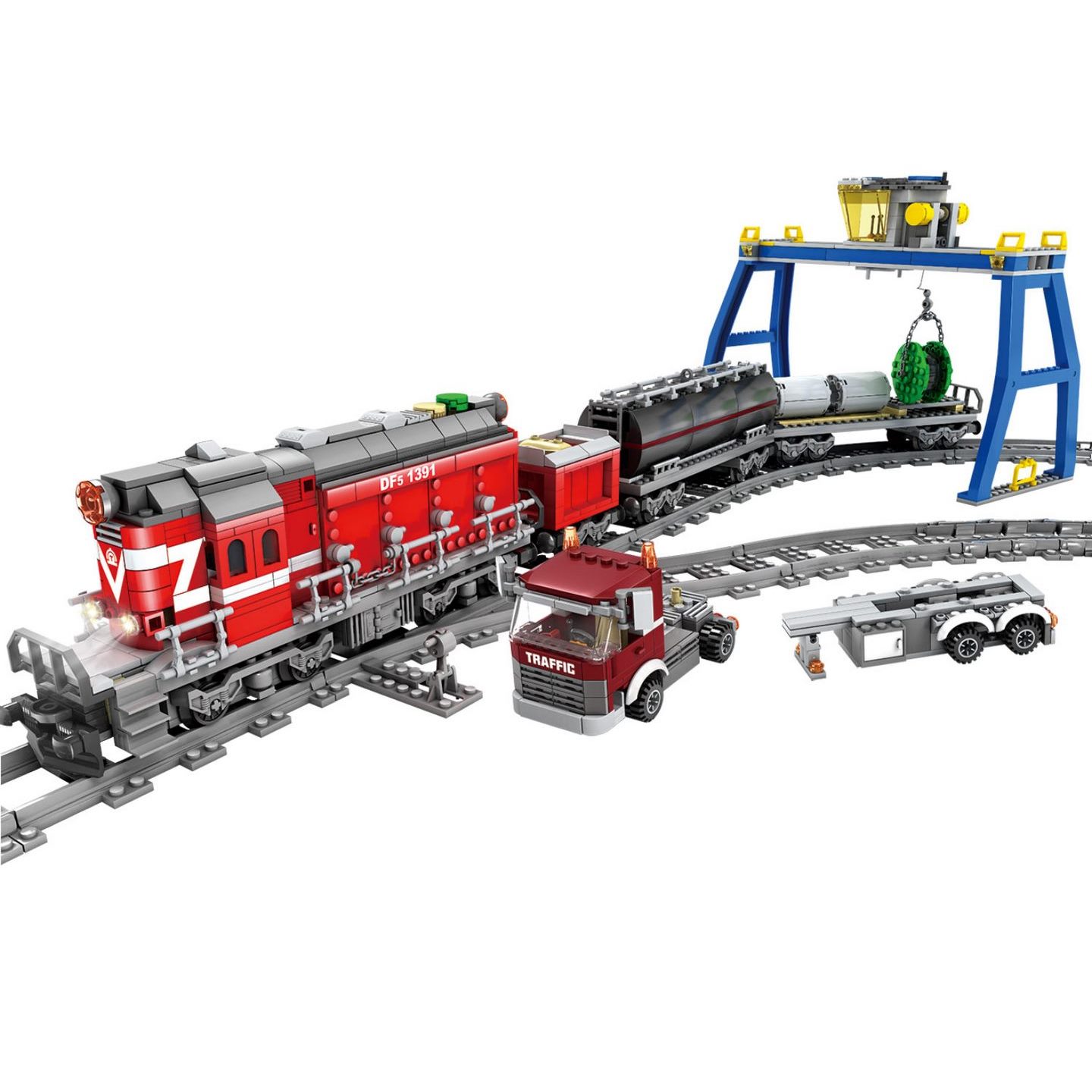 

Железная дорога-Конструктор 2в1 Zipp Toys, Конструкторный набор "Грузовой поезд" с локомотивом и фигурками, со световыми и звуковыми эффектами, 900+ деталей