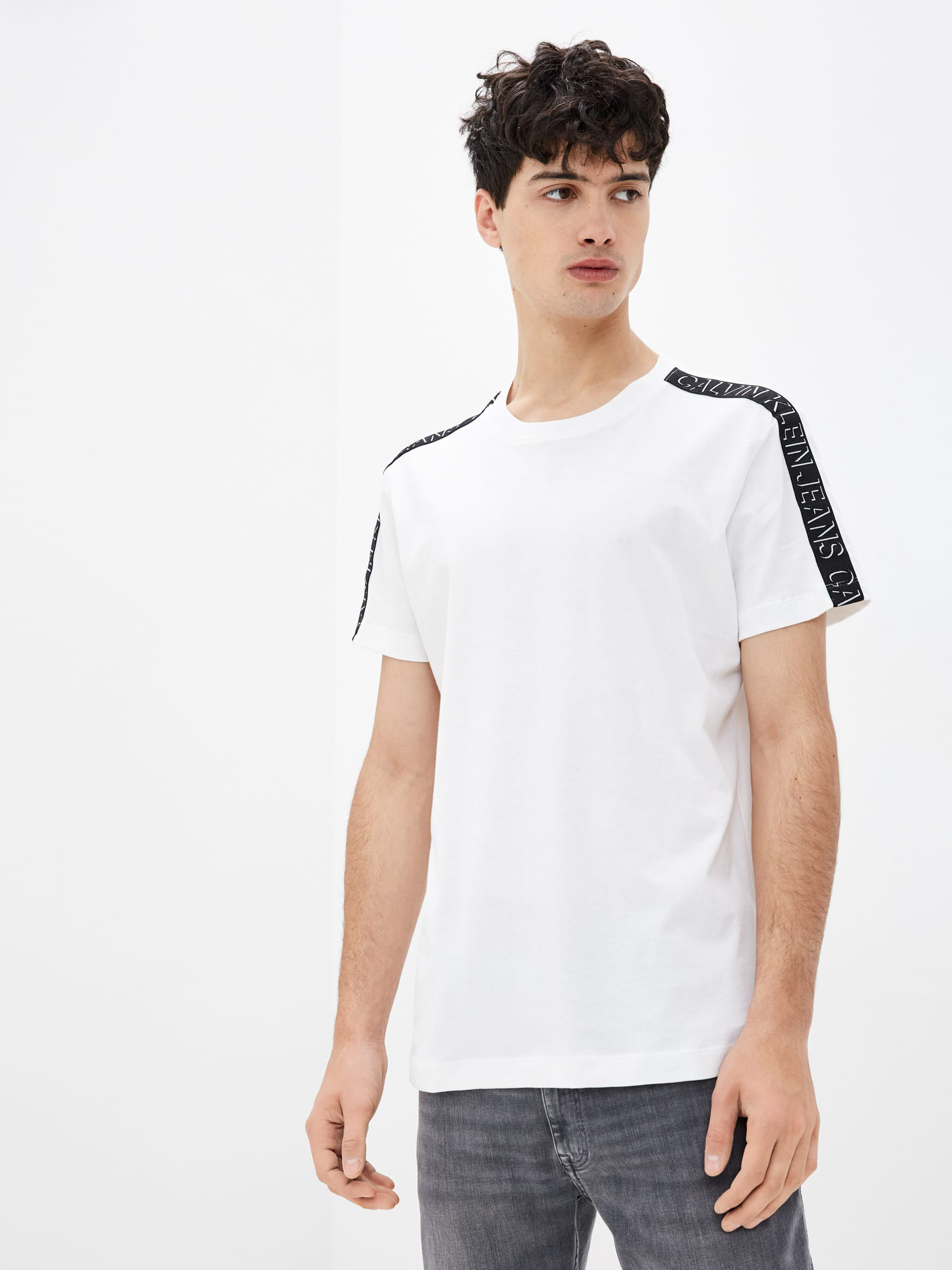

Футболка Calvin Klein Jeans Shadow Shoulder Tape Tee J30J318737-YAF  Ck White, Футболка Calvin Klein Jeans Shadow Shoulder Tape Tee J30J318737-YAF M Ck White