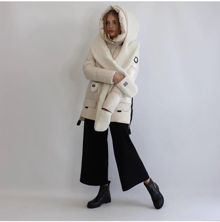 

Короткая женская зимняя куртка PEERCAT I&T с меховым капюшоном 2XL жемчужного цвета