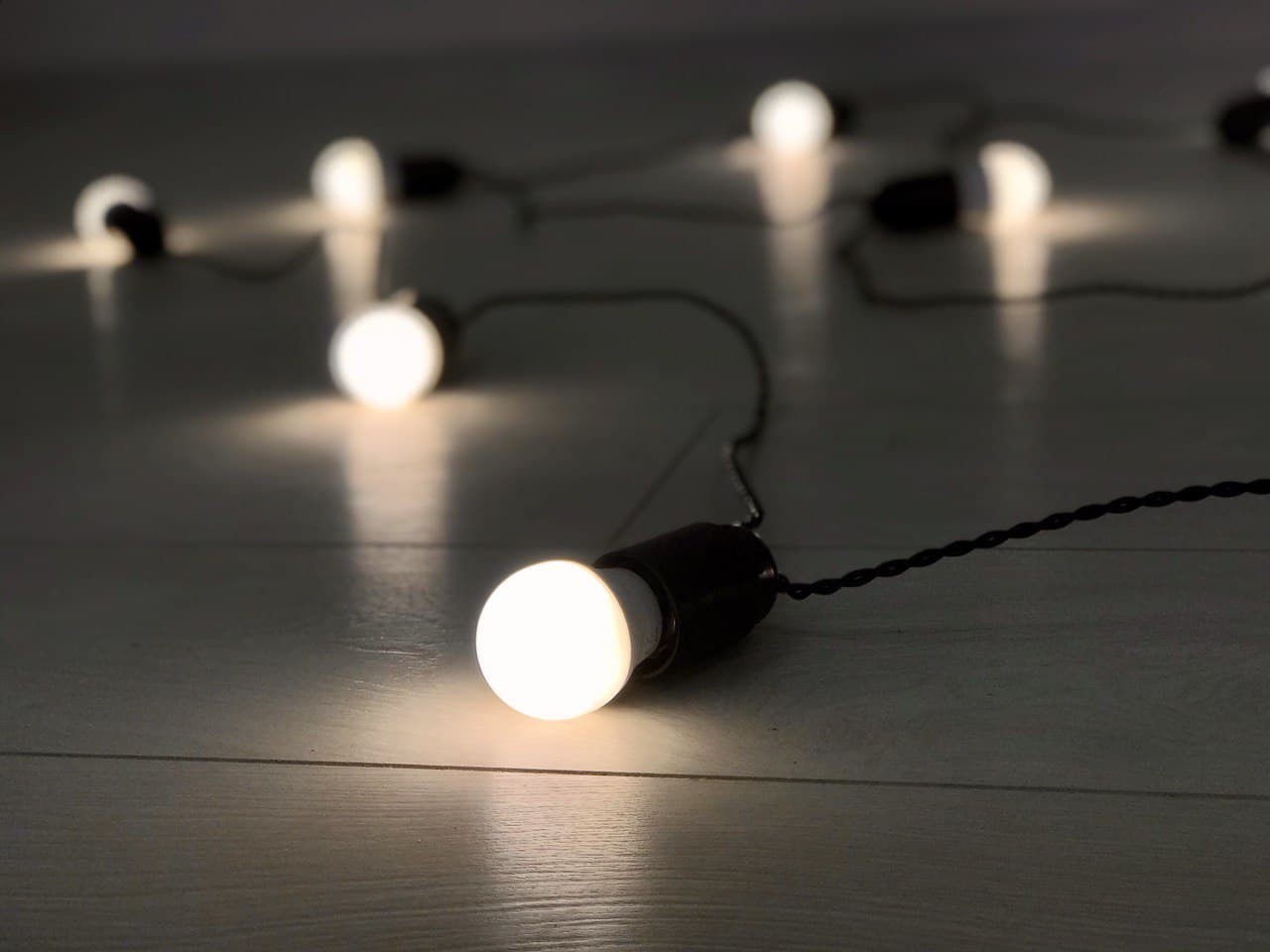 

Уличная Черная Ретро Гирлянда Эдисона 100 метров + 2 метра провода к вилке на 201 LED лампу теплого свечения по 3Вт с дистанционным выключателем