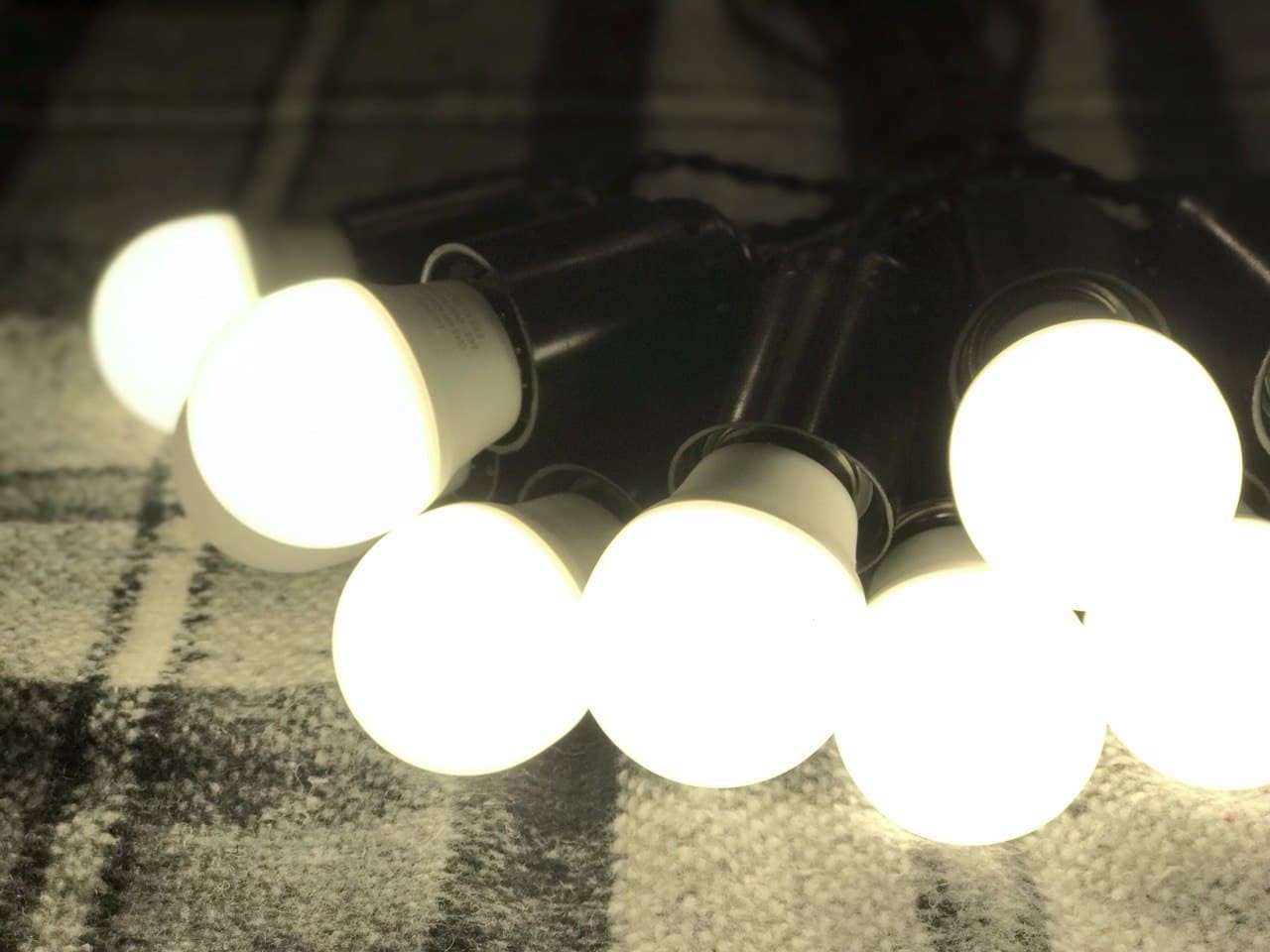 

Уличная Черная Ретро Гирлянда Эдисона 10 метров + 2 метра провода к вилке на 21 LED лампу белого свечения по 4Вт с дистанционным выключателем