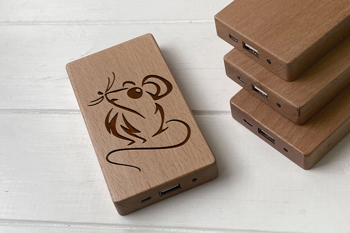 

Деревянный внешний аккумулятор Maple с гравировкой Mous