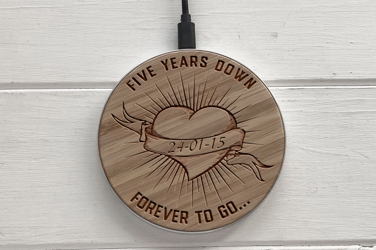 

Быстрая беспроводная деревянная зарядка SkinWood White Fast Charge heart2 3